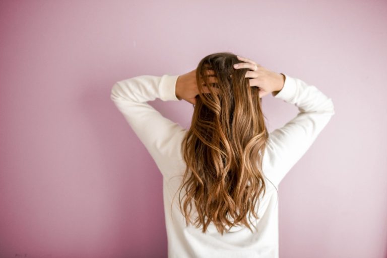Wypadanie włosów – jak mu zapobiegać?